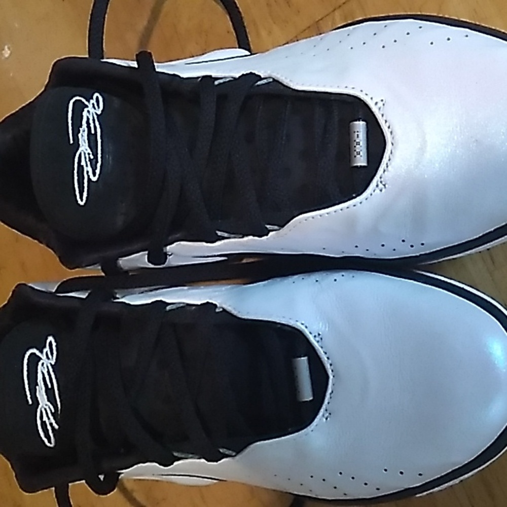Lebron XXI size 7.5 in men's 9 women's white/black only worn once